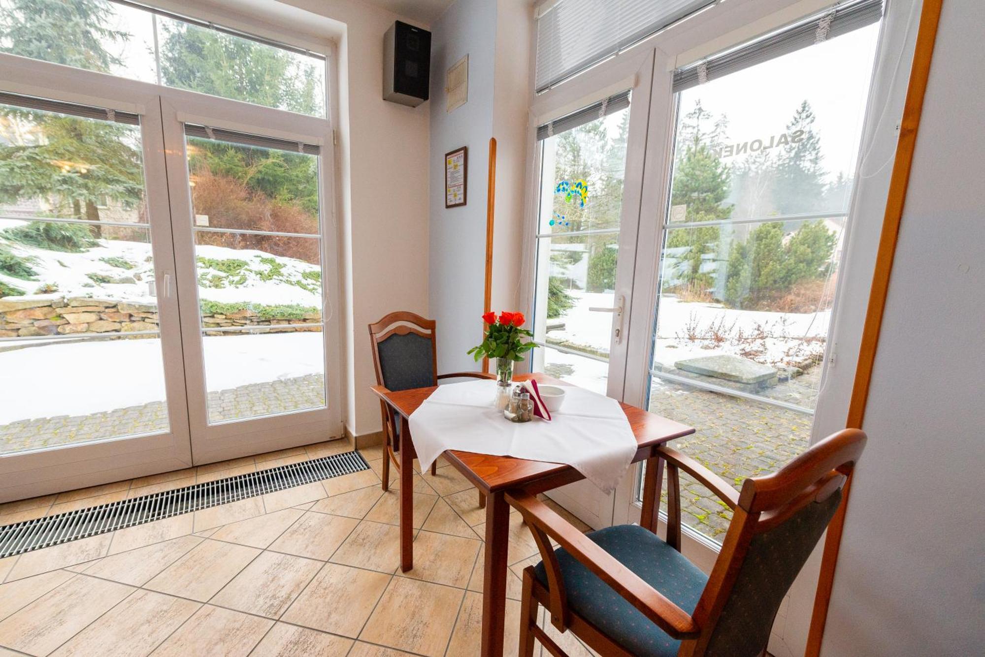 Pension Najdek ชิดาร์ นัด ซาซาโว ภายนอก รูปภาพ