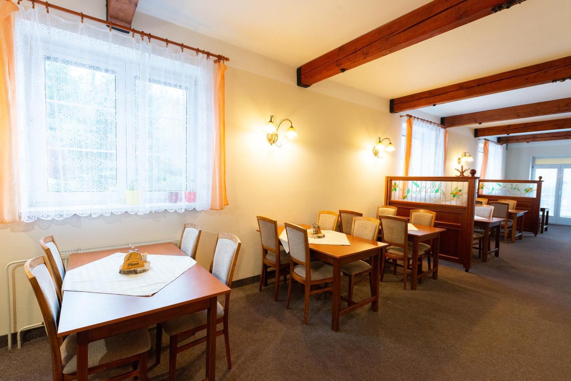 Pension Najdek ชิดาร์ นัด ซาซาโว ภายนอก รูปภาพ